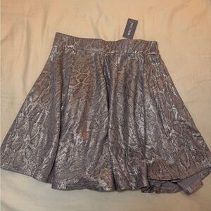 West Seal Women's Gray Snake Print Skirt perfect- New with tag
